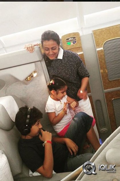 Mahesh-Babu-Family-London-Trip-Photos